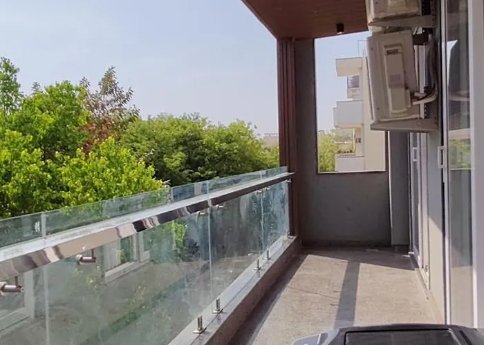 Lime Tree 1Bhk Service Apartment Near Artemis, Sector 52 Gurgaon